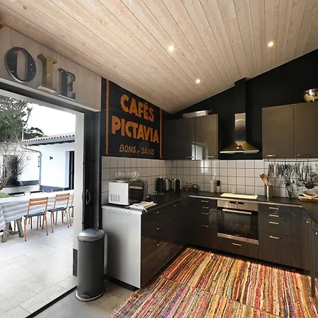 Maison Spacieuse Ile De Re Avec Piscine Et Parking Prive - Fr-1-434-118 *