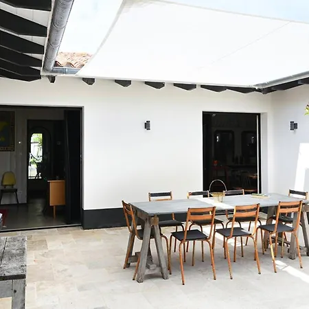 Дом отдыха Maison Spacieuse Ile De Re Avec Piscine Et Parking Prive - Fr-1-434-118 *