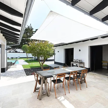 Maison Spacieuse Ile De Re Avec Piscine Et Parking Prive - Fr-1-434-118 *