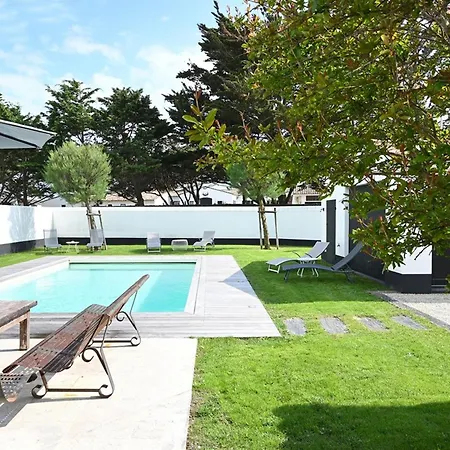 Дом отдыха Maison Spacieuse Ile De Re Avec Piscine Et Parking Prive - Fr-1-434-118 *